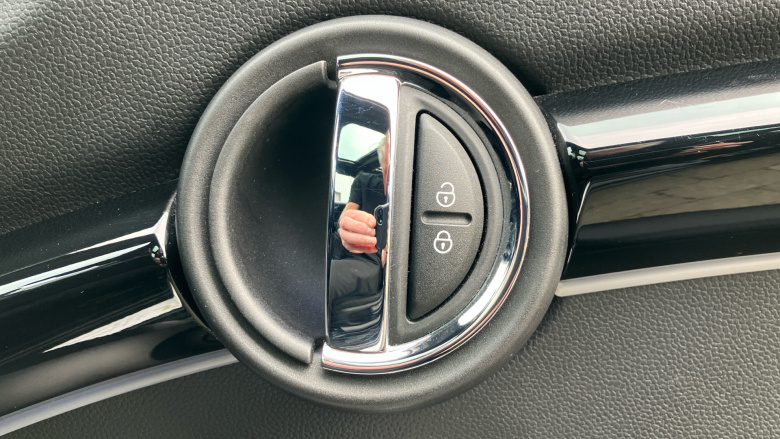 MINI Hatchback 135kW Cooper S Level 3 33kWh 3dr Auto Electric Hatchback